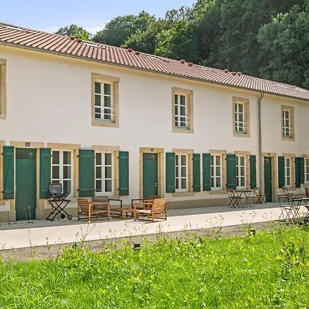 Vakantiehuis Lasauvage 83 *